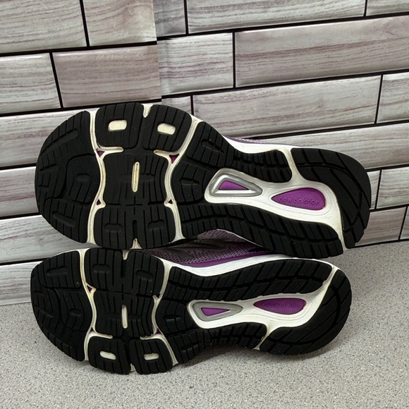 New Balance 880 Women’s size 6 in excellent con White l Purple Athletic Shoes - Picture 11 of 11